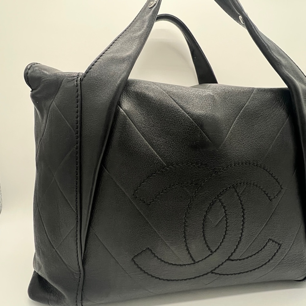✨ Authentic CHANEL Chevron Quilted Leather Tote – Priced to Sell ✨